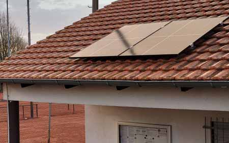 Photovoltaikanlage wird montiert