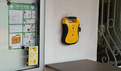 Defibrillator